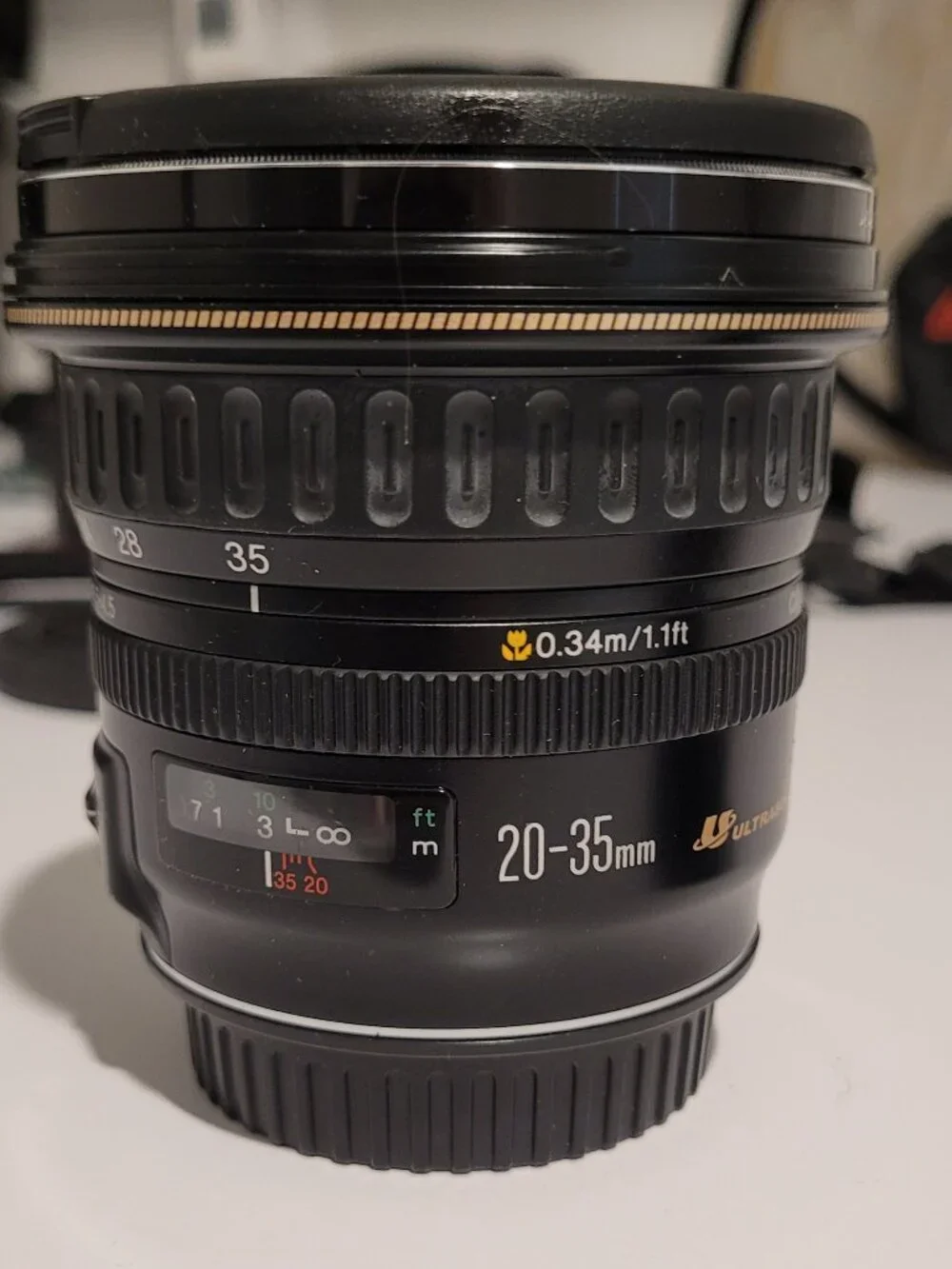Canon EF 3.5-4.5 / 20-35 USM Zoom Lens